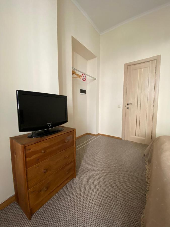 Family Apartment Lviv Exterior photo